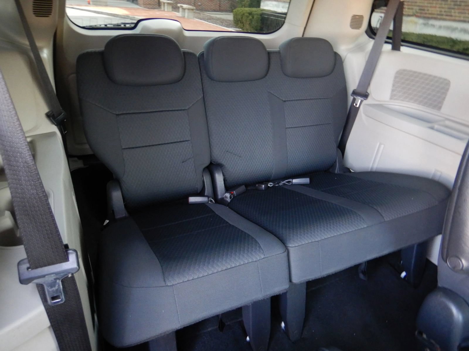 Used 2010 Dodge Grand Caravan SXT FWD image 22