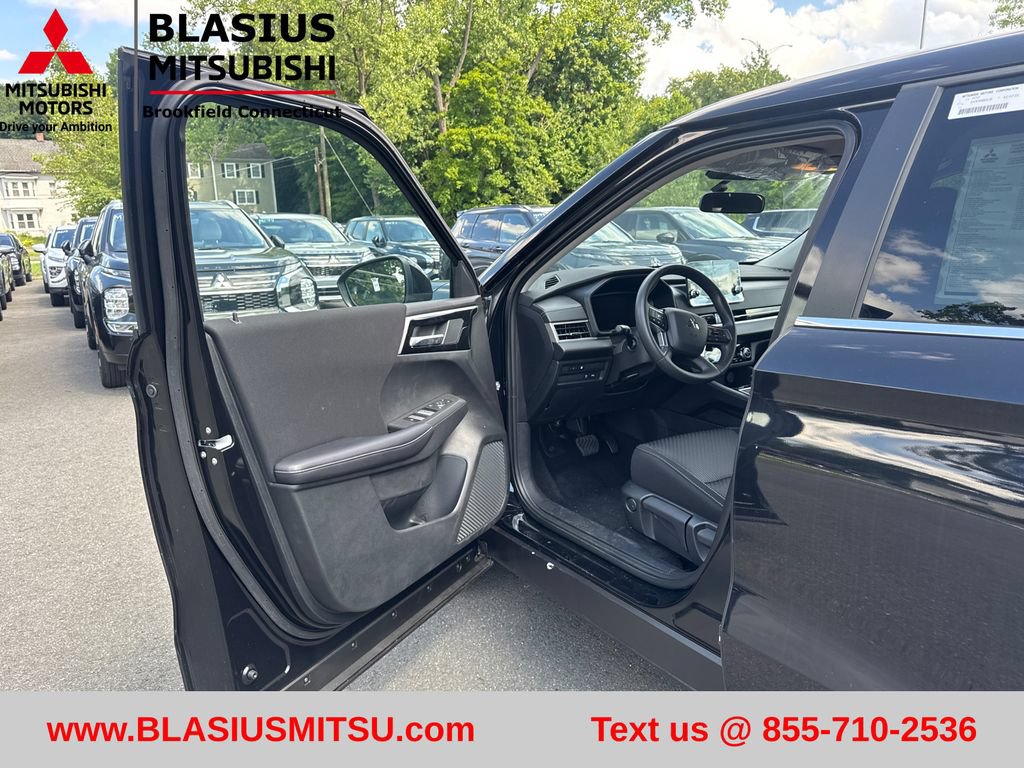 Used 2025 Mitsubishi Outlander ES AWD/4WD image 10