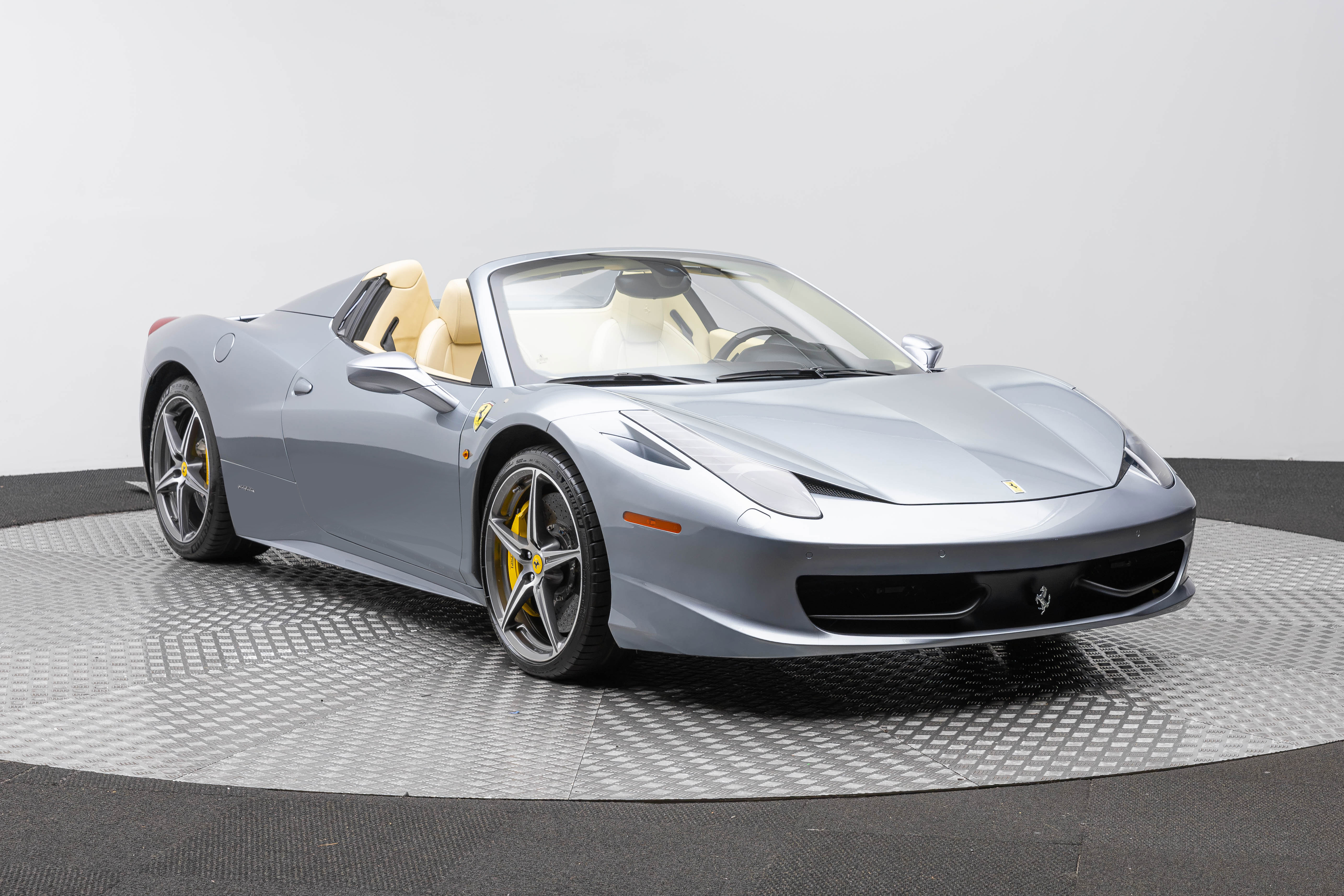 Certified 2013 Ferrari 458 Spider RWD image 11
