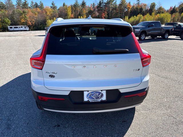Used 2021 Volvo XC40 T5 Momentum w/ Premium Package AWD/4WD image 4