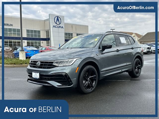 Used 2024 Volkswagen Tiguan SE R-Line image 1
