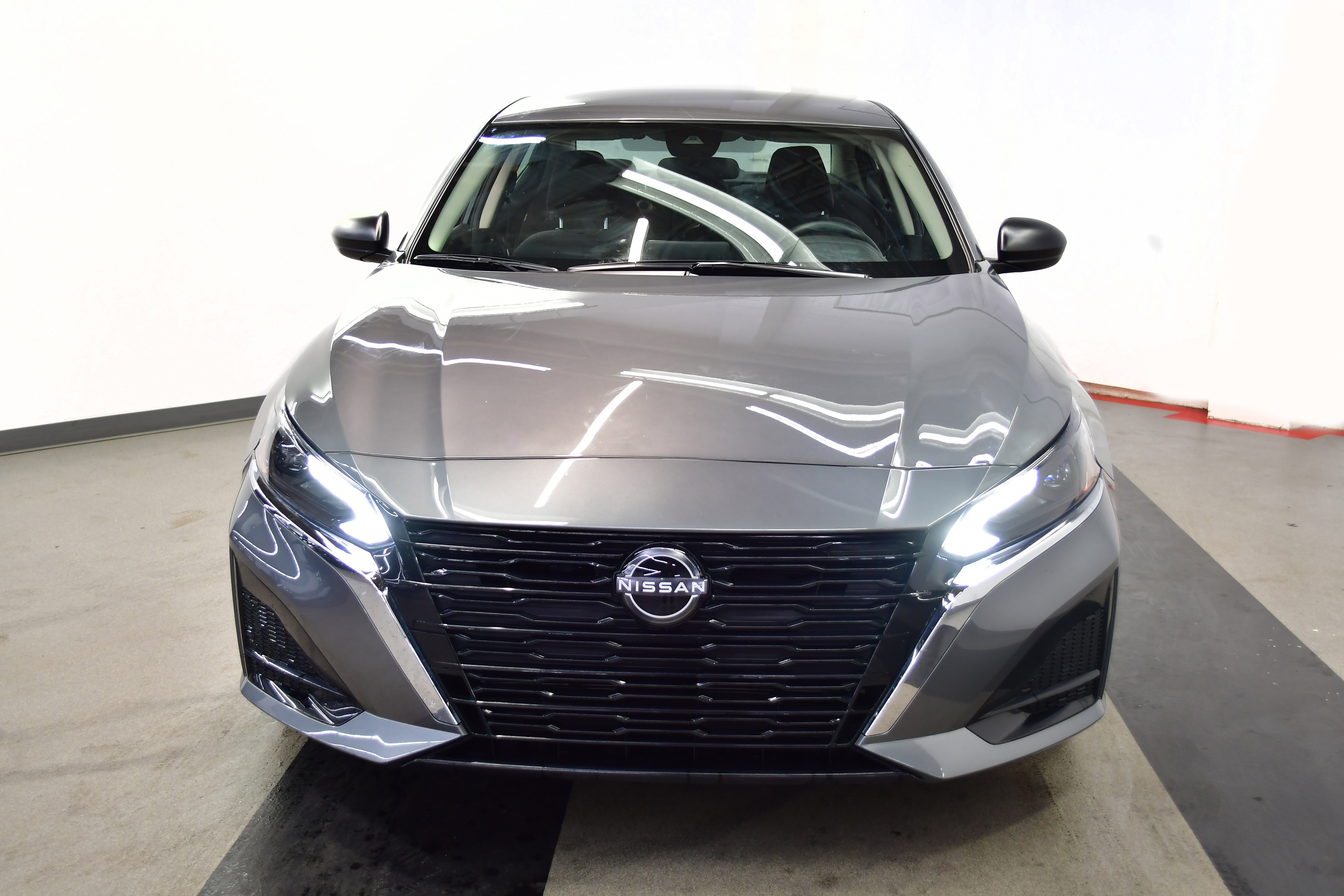 Used 2025 Nissan Altima 2.5 SV image 3