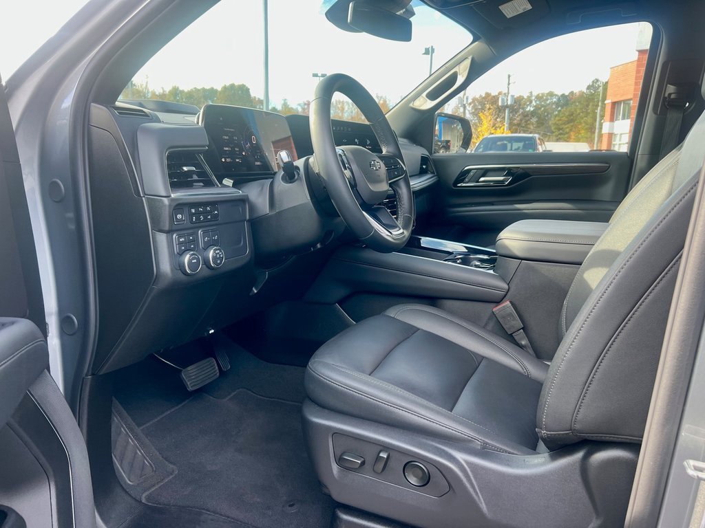 Used 2025 Chevrolet Suburban Z71 image 9