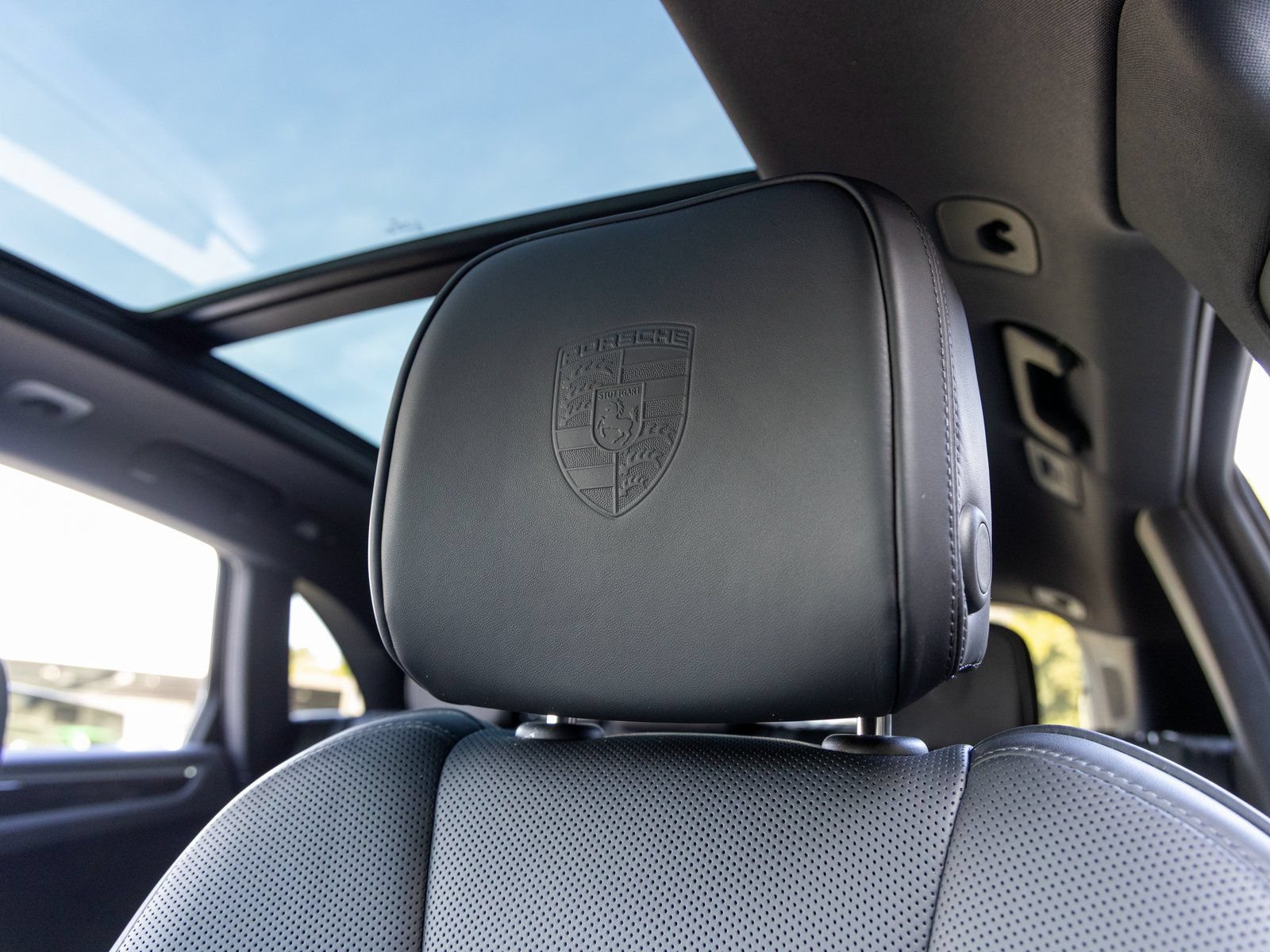 New 2026 Porsche Macan Turbo AWD/4WD image 27