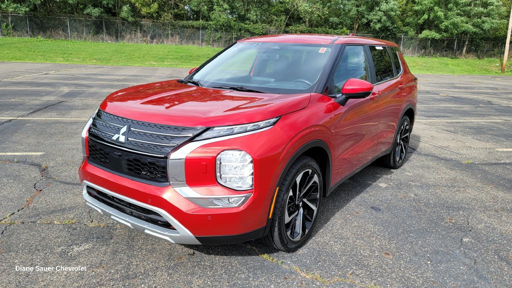 Used 2024 Mitsubishi Outlander AWD image 5