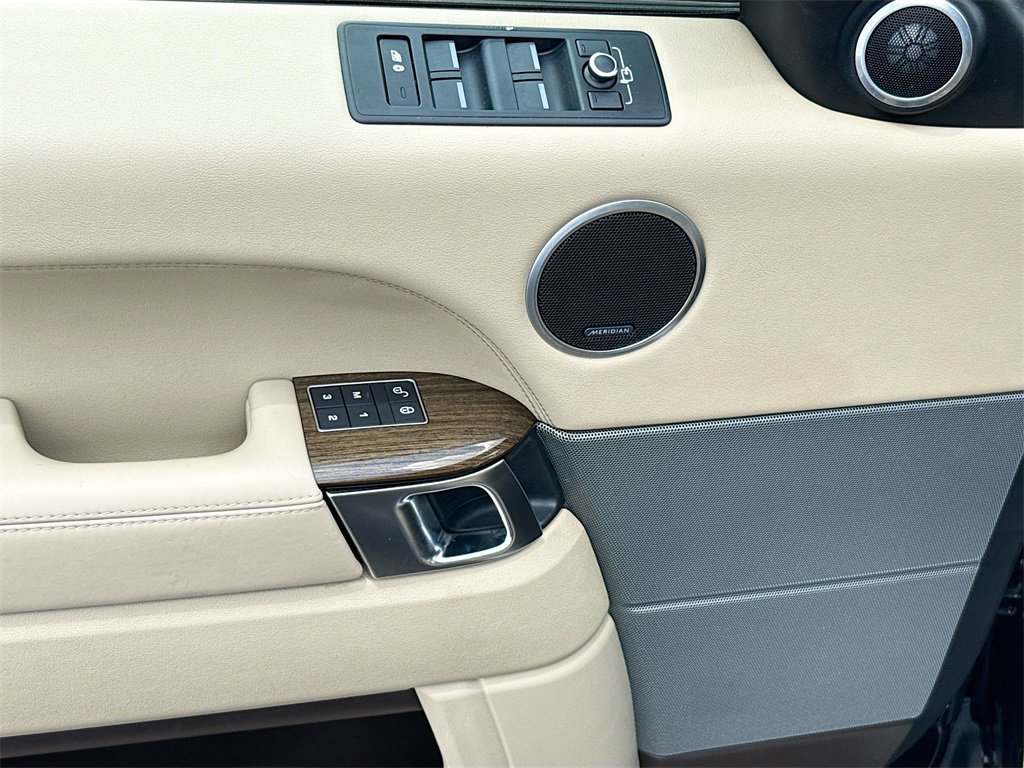 Used 2017 Land Rover Range Rover Sport HSE image 19