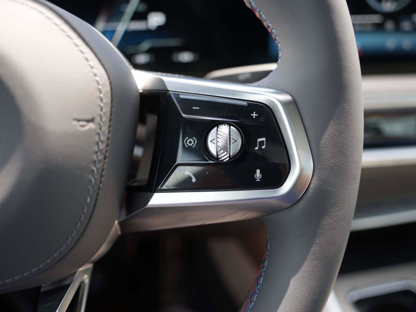 Used 2025 BMW i7 M70 AWD/4WD image 16