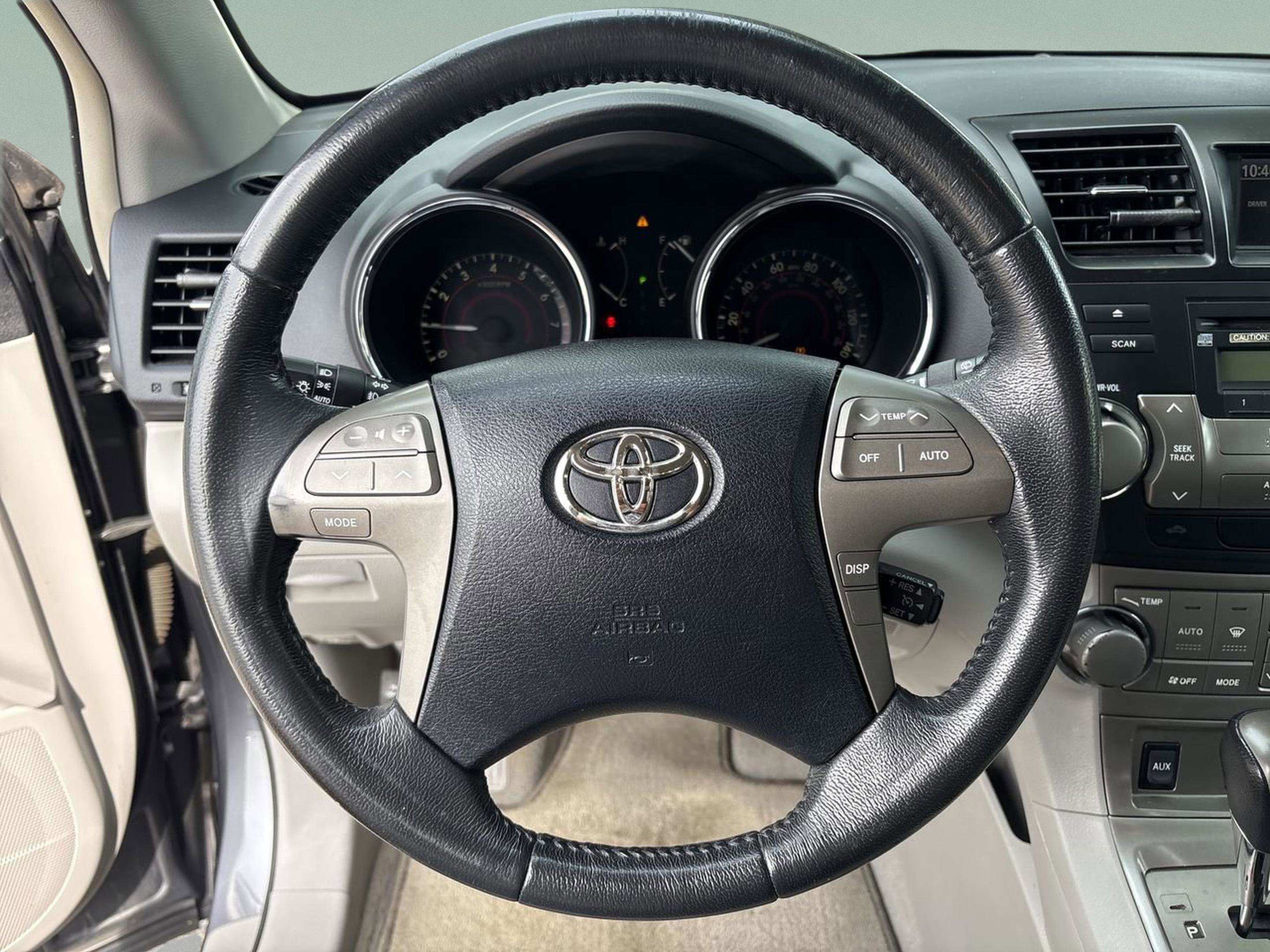 Used 2010 Toyota Highlander SE FWD image 11