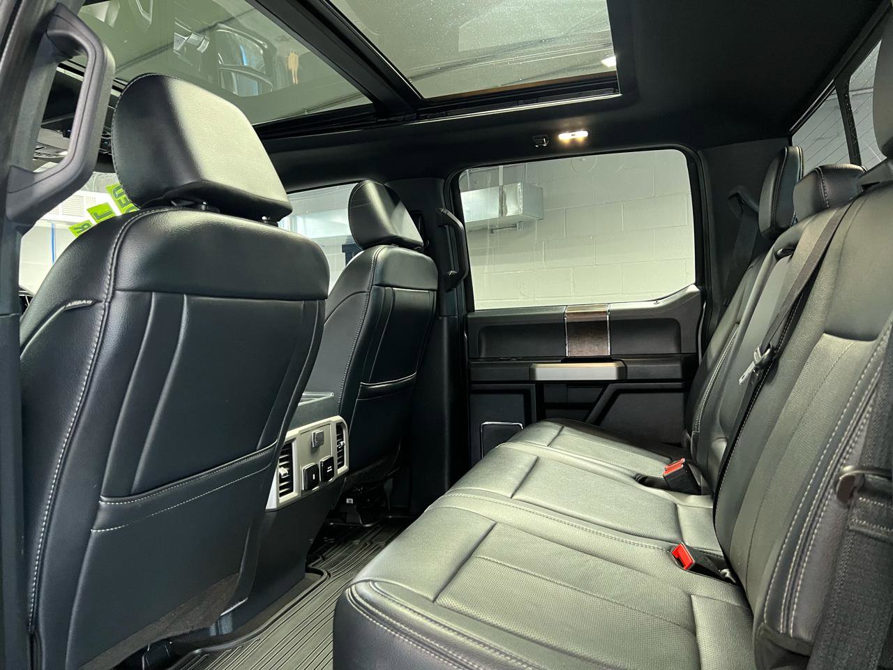 Used 2022 Ford F350 Lariat w/ Tremor Off-Road Package image 19