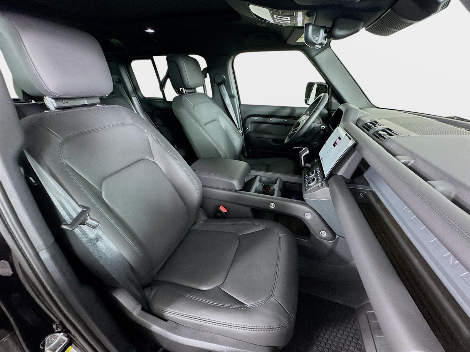 New 2026 Land Rover Defender 110 X-Dynamic SE AWD/4WD image 30