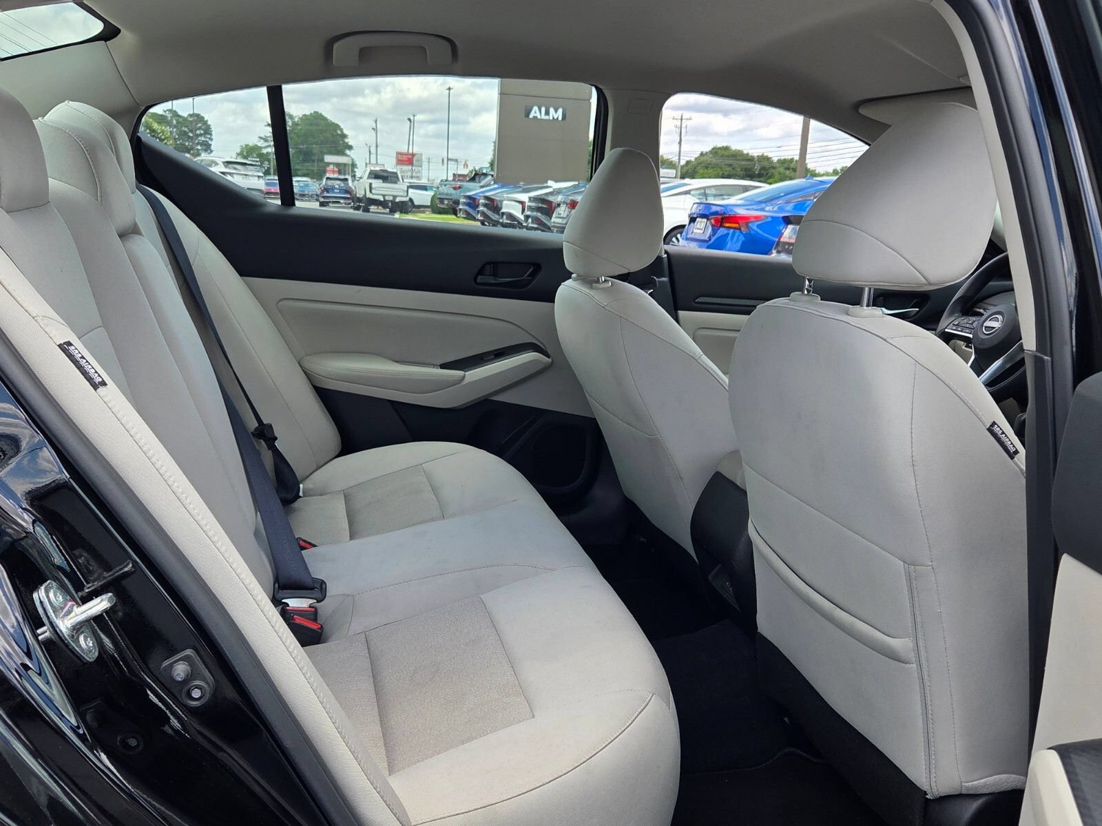 Used 2025 Nissan Altima 2.5 SV FWD image 15