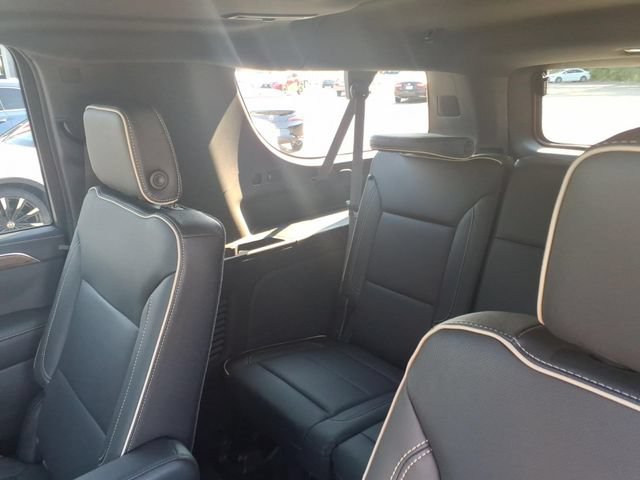 Used 2021 Chevrolet Suburban Premier AWD/4WD image 8