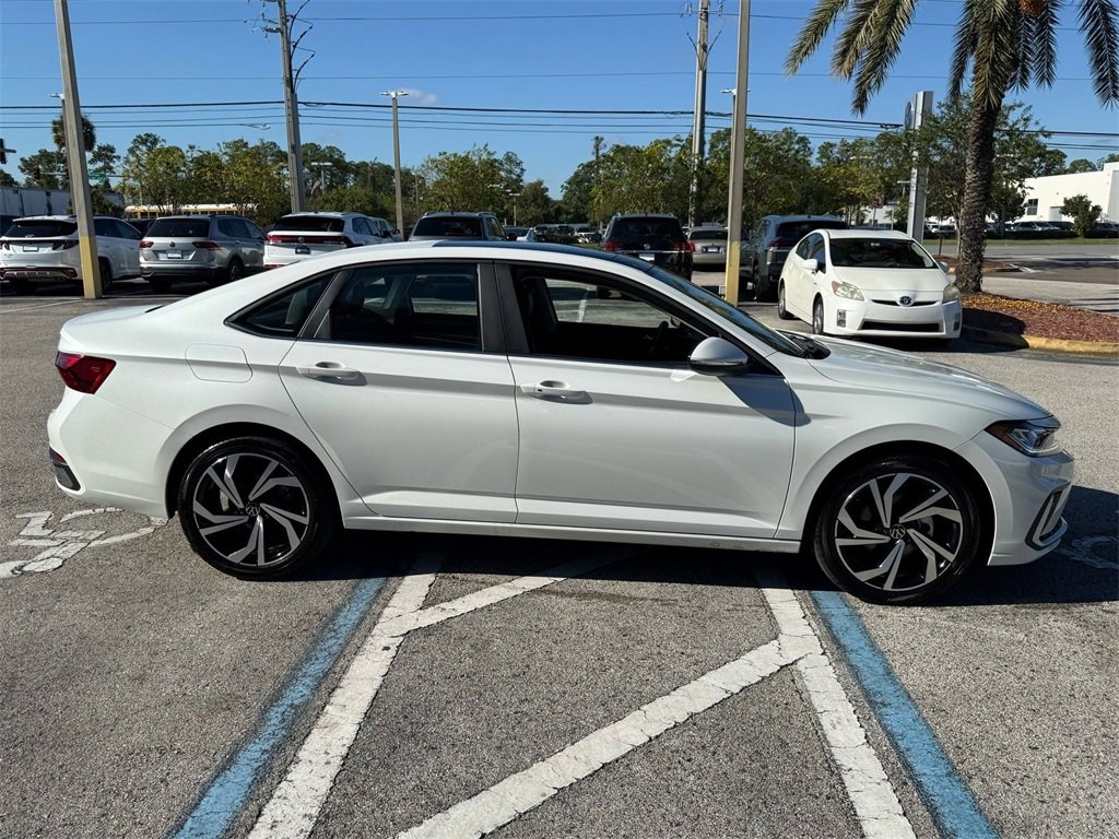 Certified 2025 Volkswagen Jetta SEL image 17