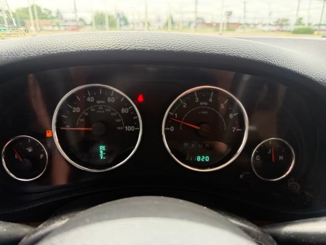 Used 2014 Jeep Wrangler Unlimited Sahara w/ Connectivity Group AWD/4WD image 16