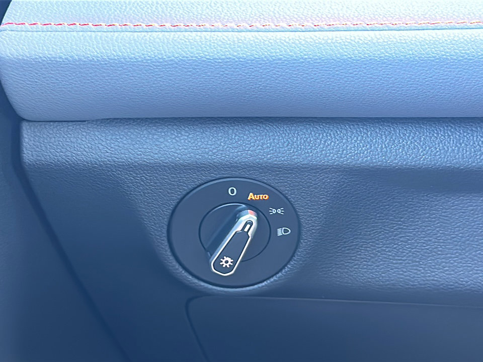 Used 2025 Volkswagen Jetta GLI Autobahn image 33