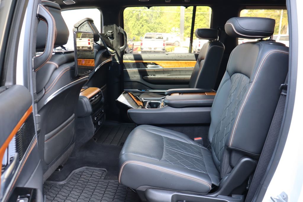 Used 2022 Jeep Grand Wagoneer Series III w/ Rear Seat Video Group 1 AWD/4WD image 28