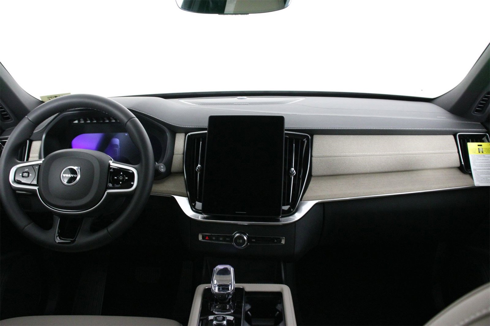 New 2026 Volvo XC90 B6 Plus w/ Protection Package Premier image 5