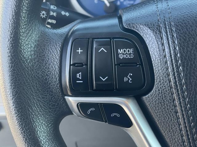 Used 2020 Toyota Sienna LE w/ Carpet Mat Package image 8