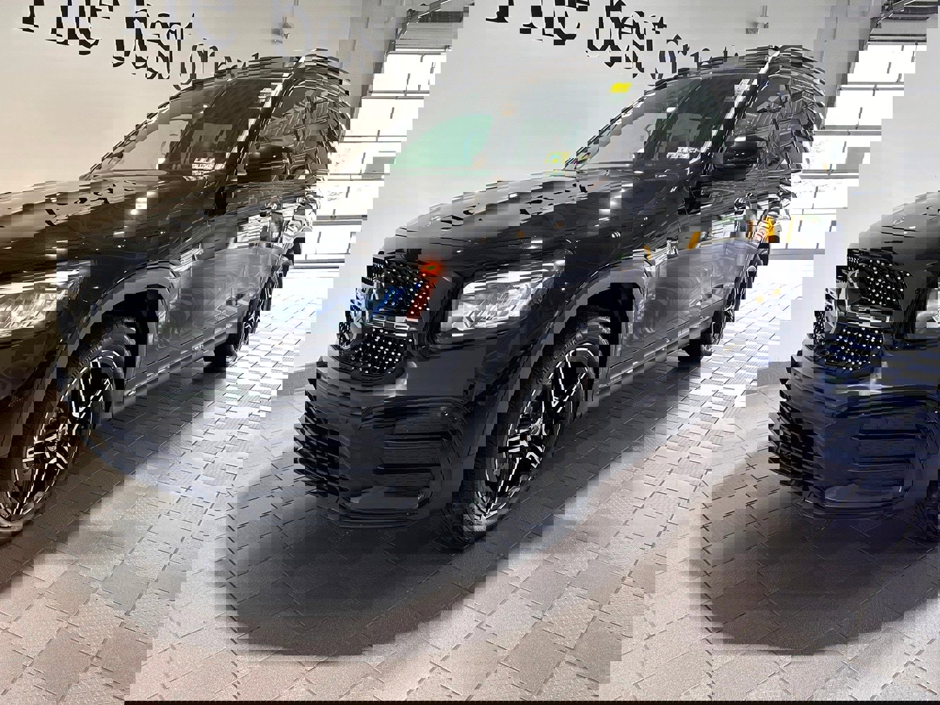 Used 2024 Mercedes-Benz GLB 250 4MATIC image 8