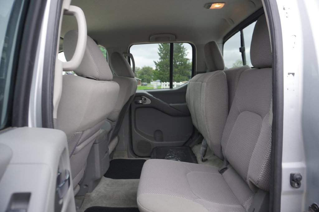 Used 2014 Nissan Frontier SV w/ SV Value Truck Package AWD/4WD image 4