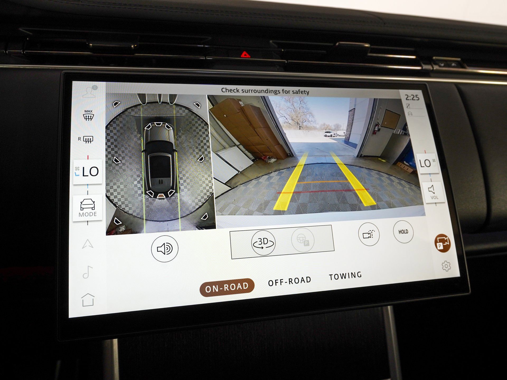 Used 2025 Land Rover Range Rover SE image 24