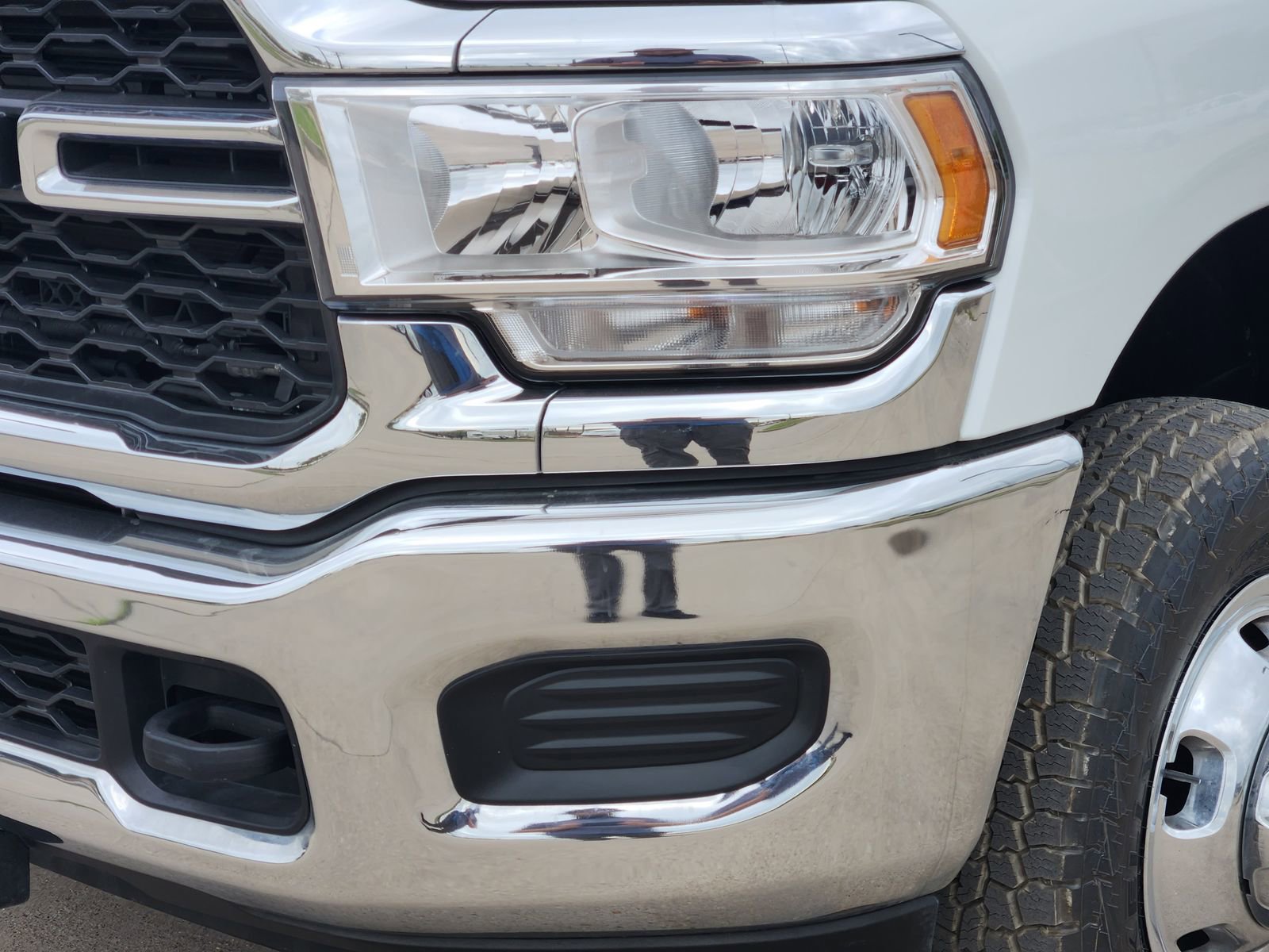 Used 2024 RAM 3500 Tradesman w/ Chrome Appearance Group image 9