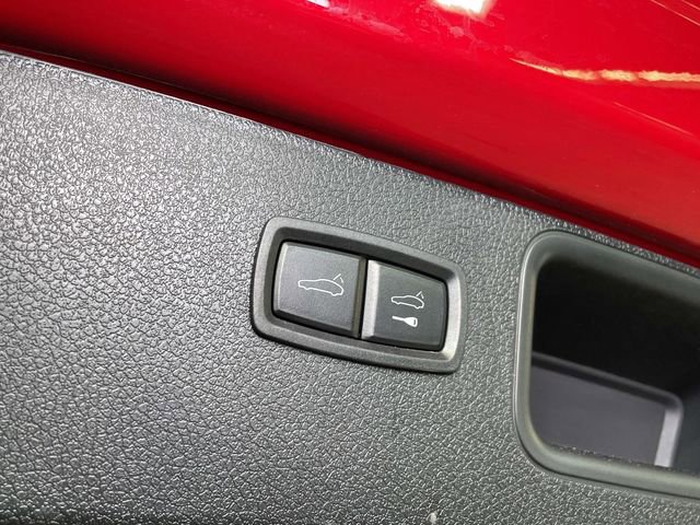 Certified 2025 Porsche Macan Turbo image 21