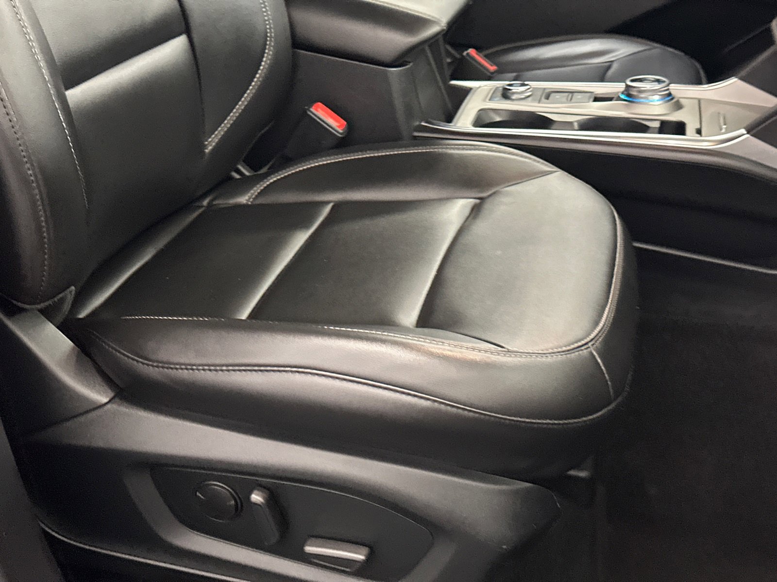 Used 2022 Ford Explorer XLT w/ Equipment Group 202A image 12