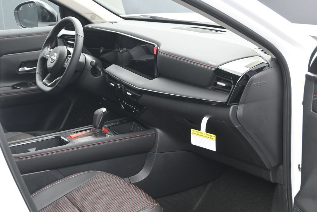 New 2026 Nissan Kicks SR w/ Cold Weather Package FWD image 6
