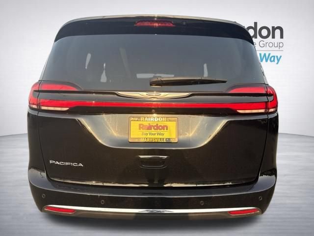Used 2024 Chrysler Pacifica Touring-L FWD image 6