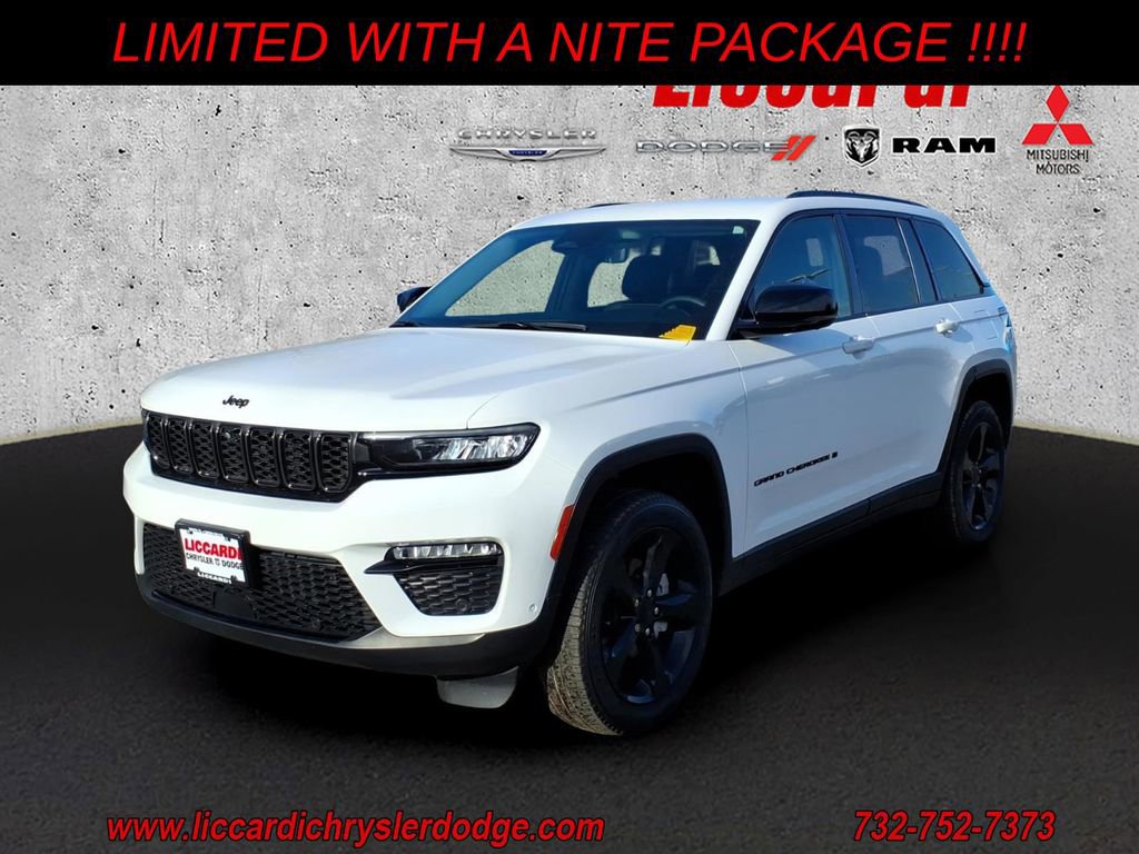 Used 2023 Jeep Grand Cherokee Limited w/ Luxury Tech Group II image 3