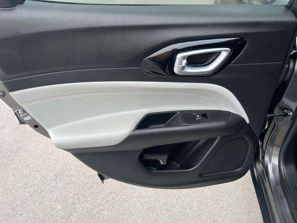 Used 2022 Jeep Compass Limited image 19