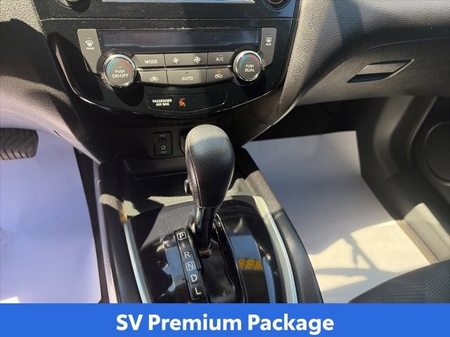 Used 2015 Nissan Rogue SV w/ SV Premium Package FWD image 18