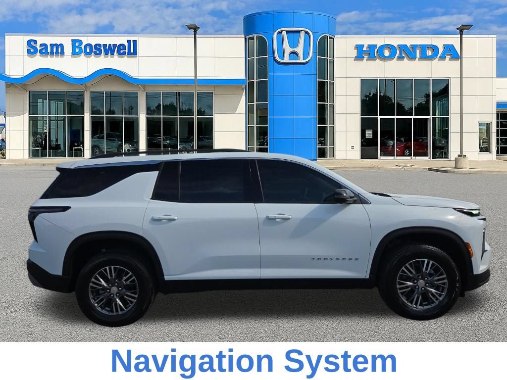 Used 2025 Chevrolet Traverse LT w/ Driver Confidence Package FWD image 2