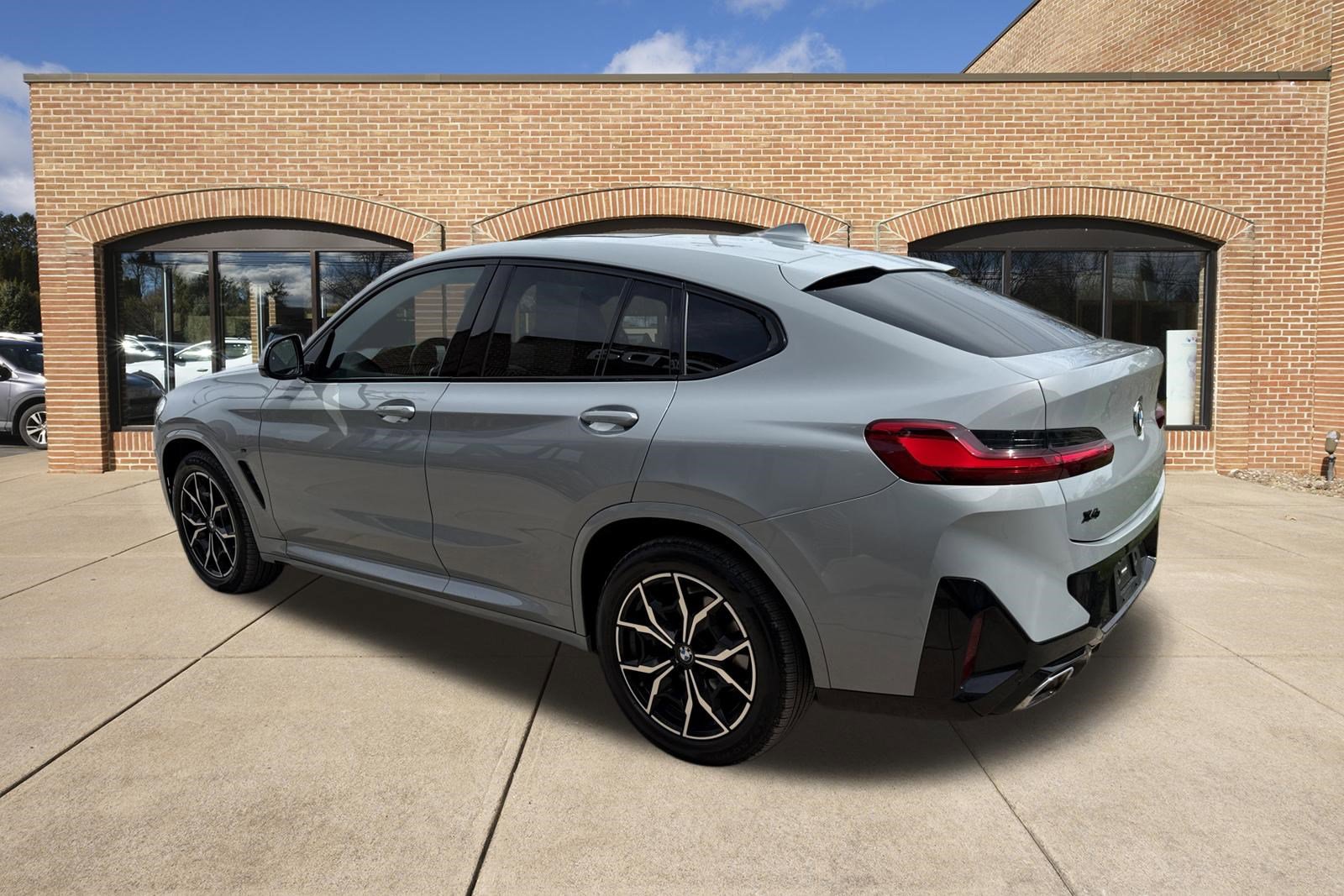 Used 2022 BMW X4 xDrive30i w/ M Sport Package 2 image 5