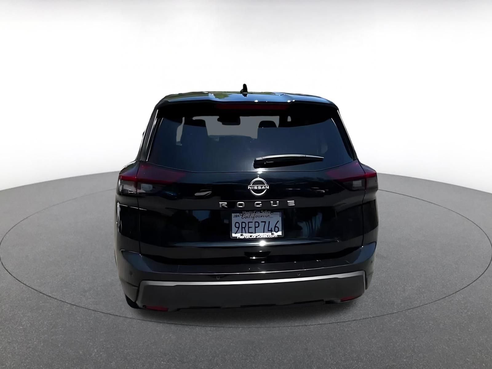 Used 2025 Nissan Rogue SV FWD image 12