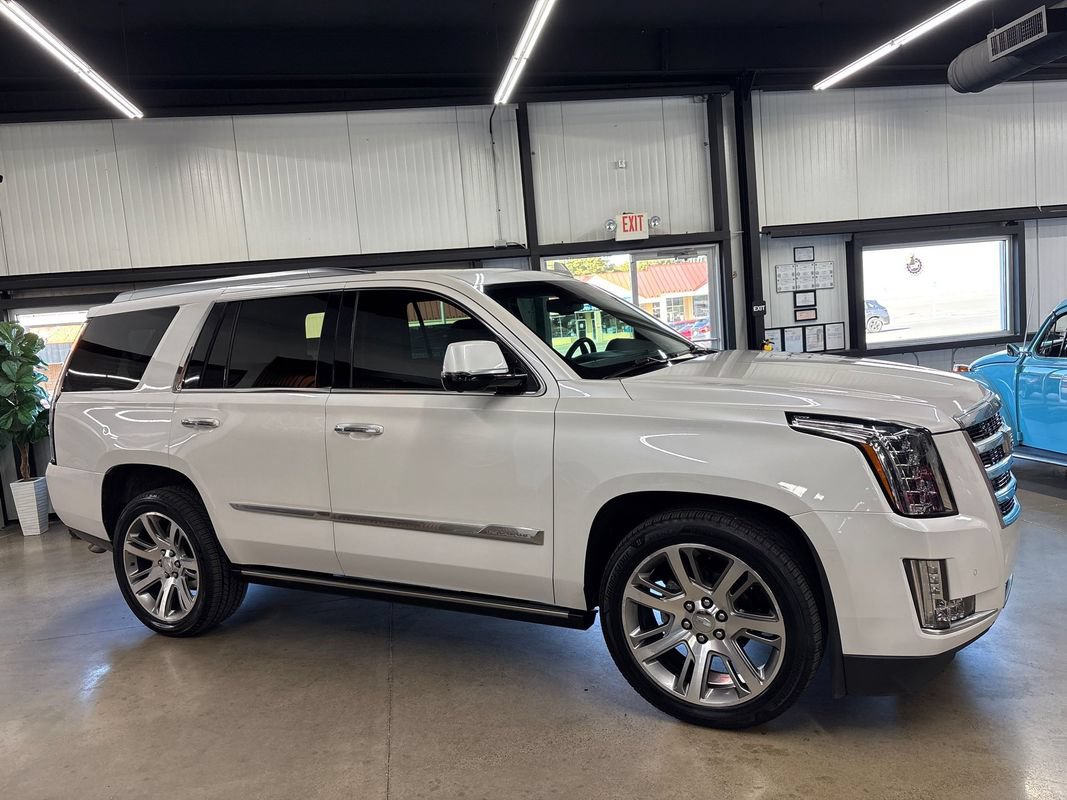 Used 2016 Cadillac Escalade Premium AWD/4WD image 10