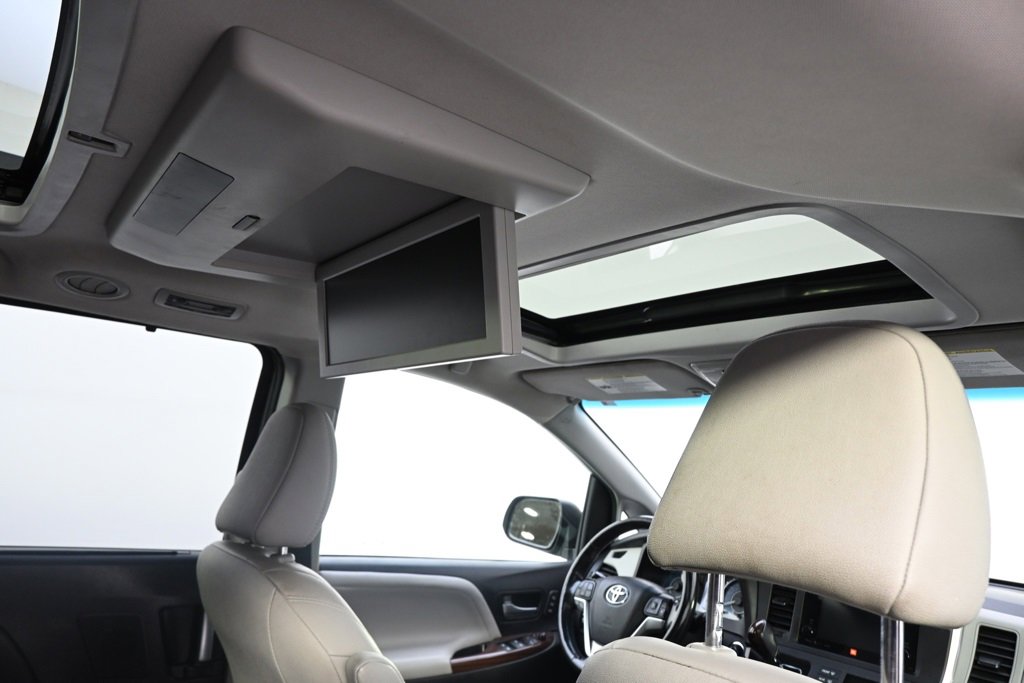 Used 2017 Toyota Sienna Limited Premium image 14