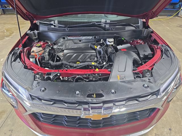 Used 2025 Chevrolet Trax LT FWD image 30