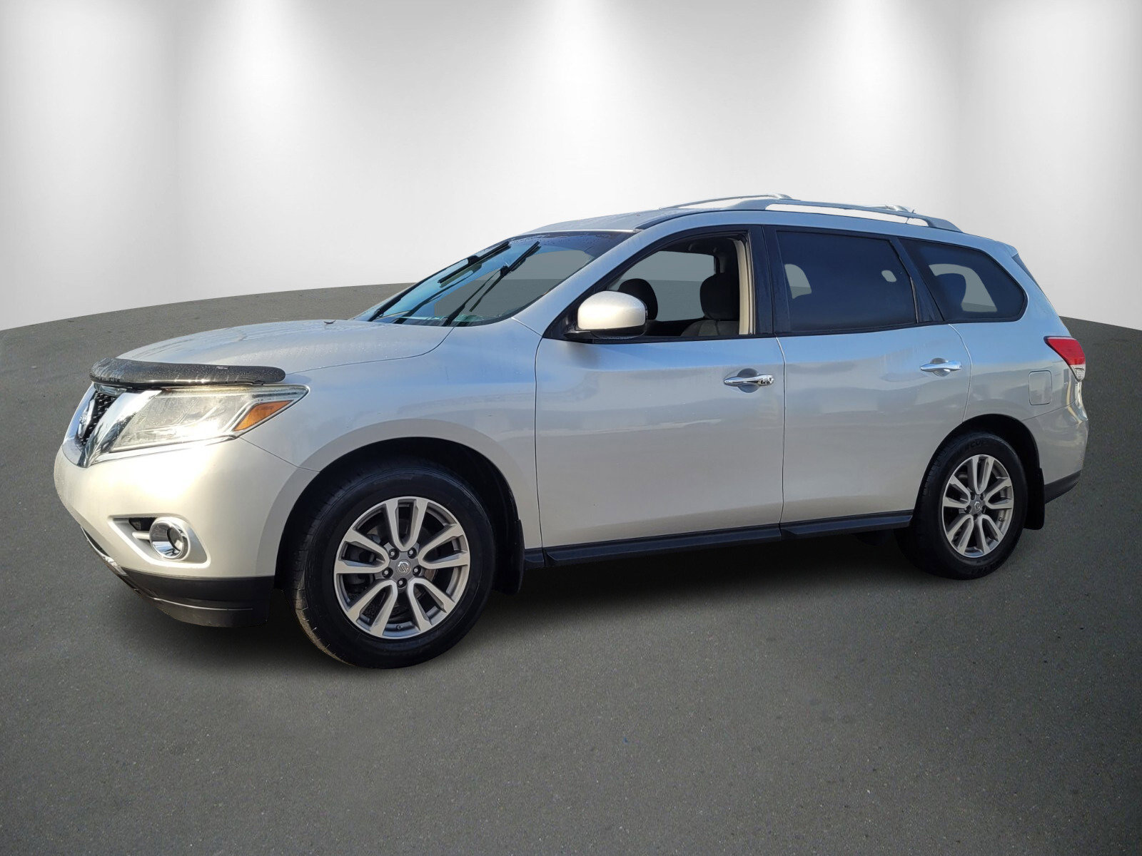 Used 2016 Nissan Pathfinder SV image 3