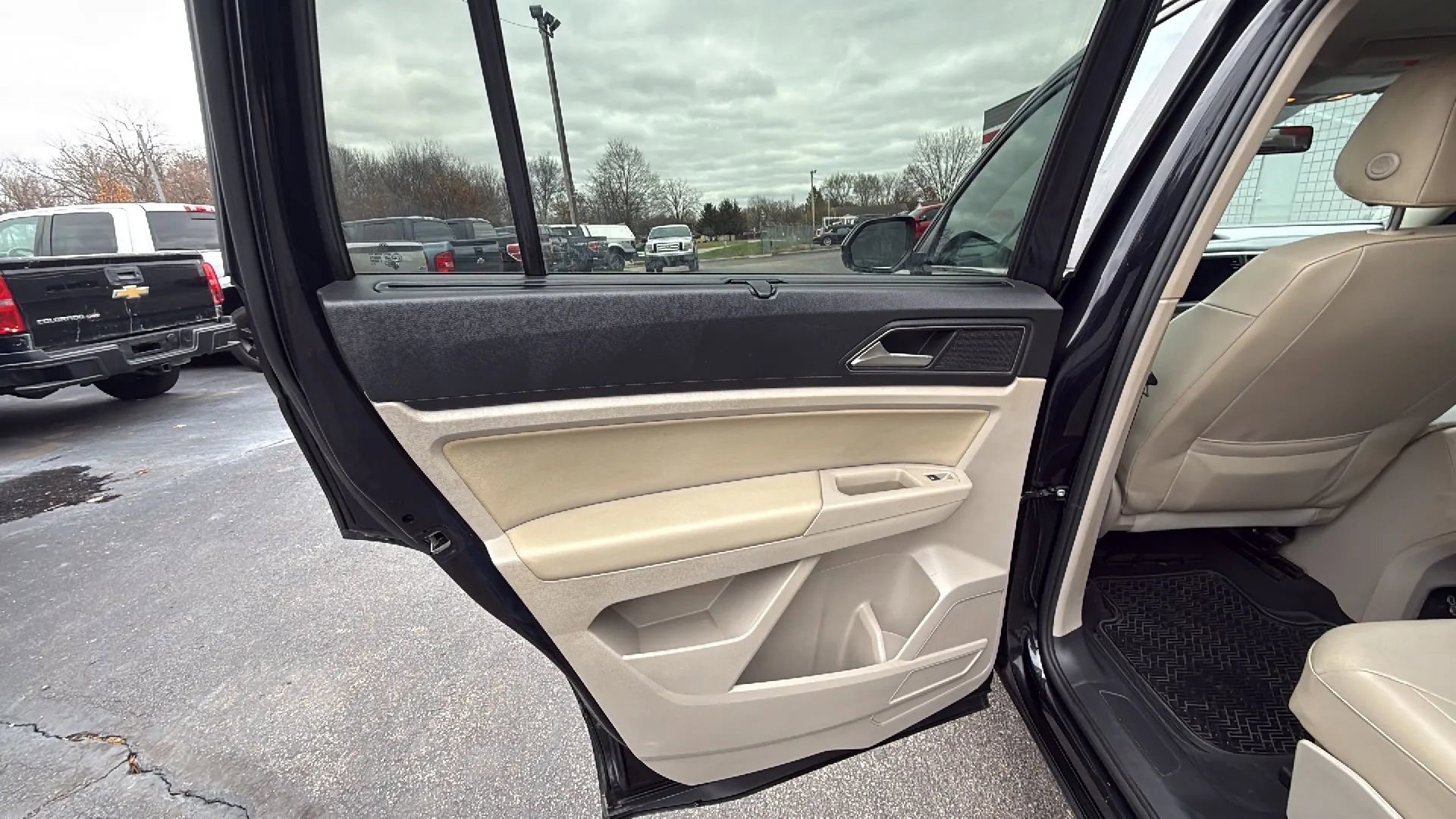 Used 2019 Volkswagen Atlas SE w/ Towing Package image 11