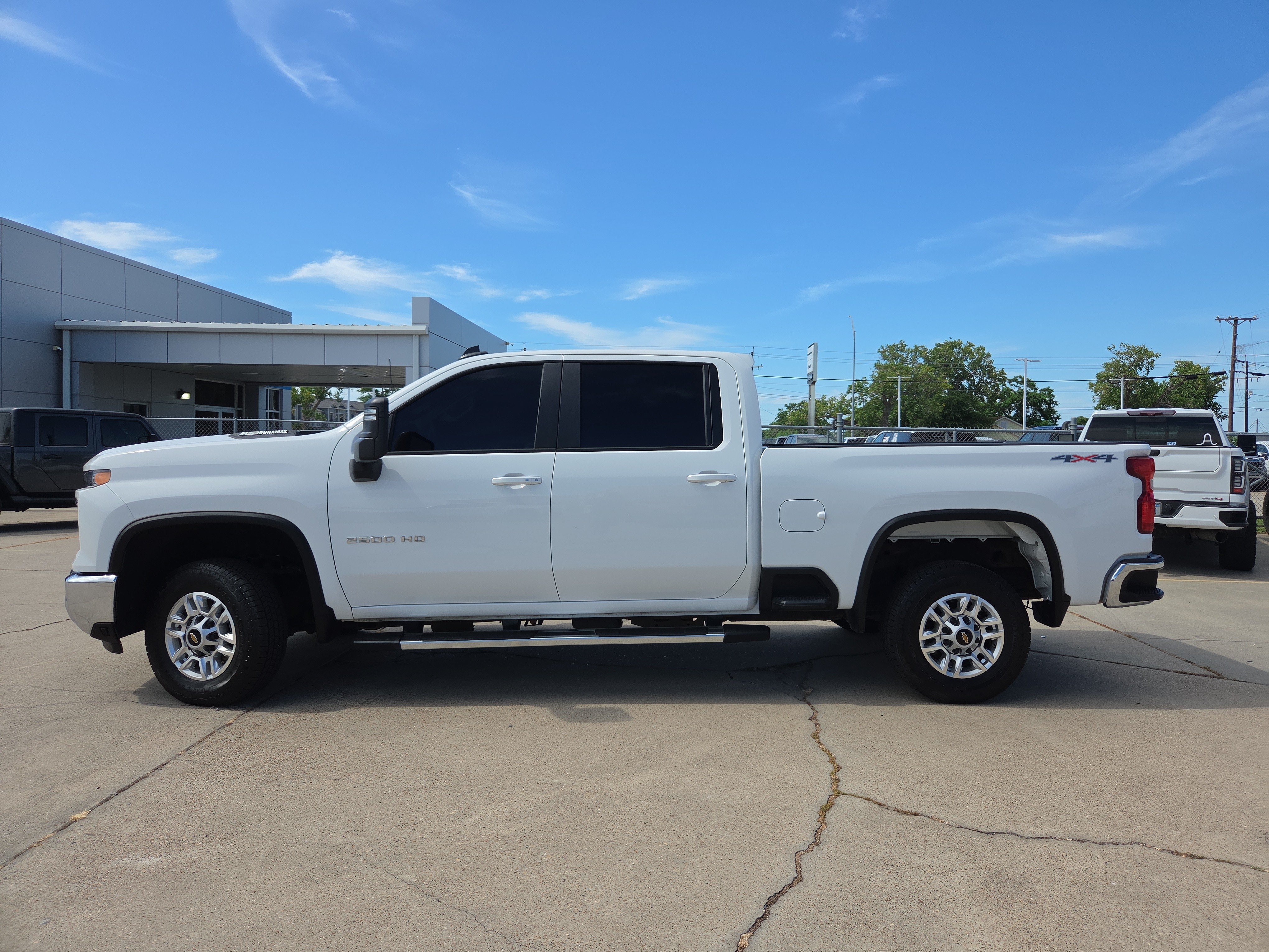 Used 2026 Chevrolet Silverado 2500 LT AWD/4WD image 2