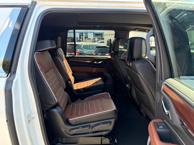 Used 2024 GMC Yukon XL Denali Ultimate AWD/4WD image 32