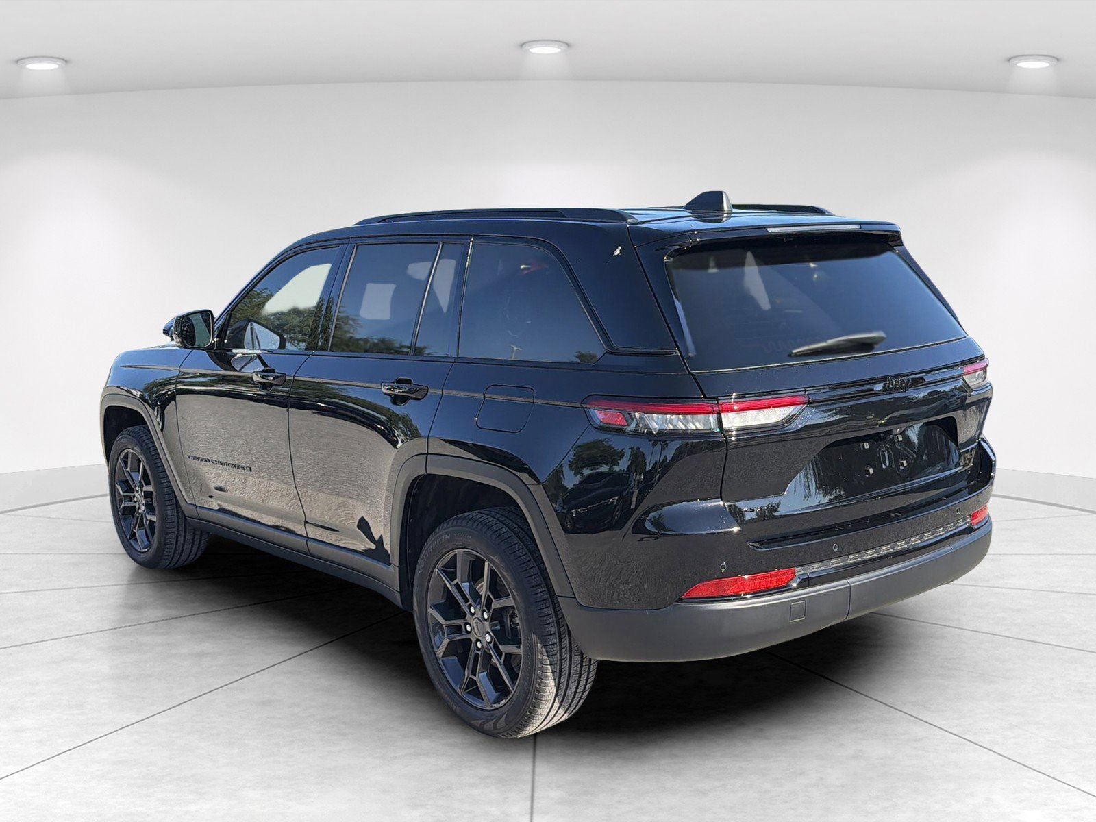 Used 2025 Jeep Grand Cherokee Limited AWD/4WD image 6