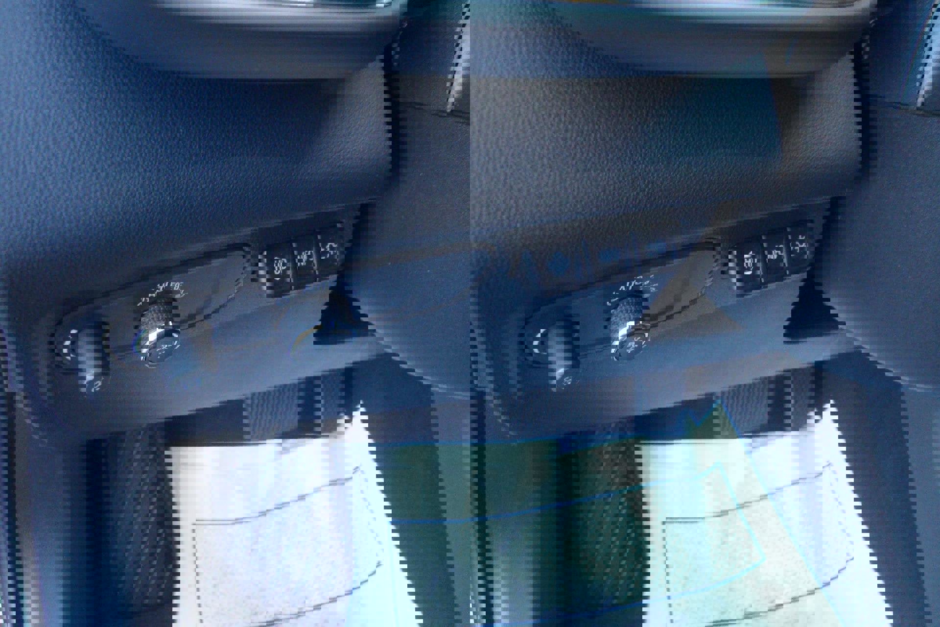 Used 2023 Buick Envision Avenir image 37