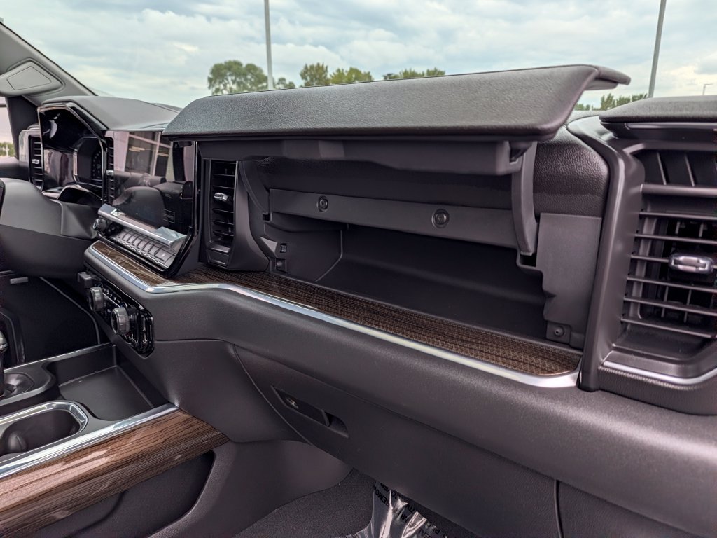 Used 2022 Chevrolet Silverado 1500 LT Trail Boss w/ LT Trail Boss Premium Package AWD/4WD image 26