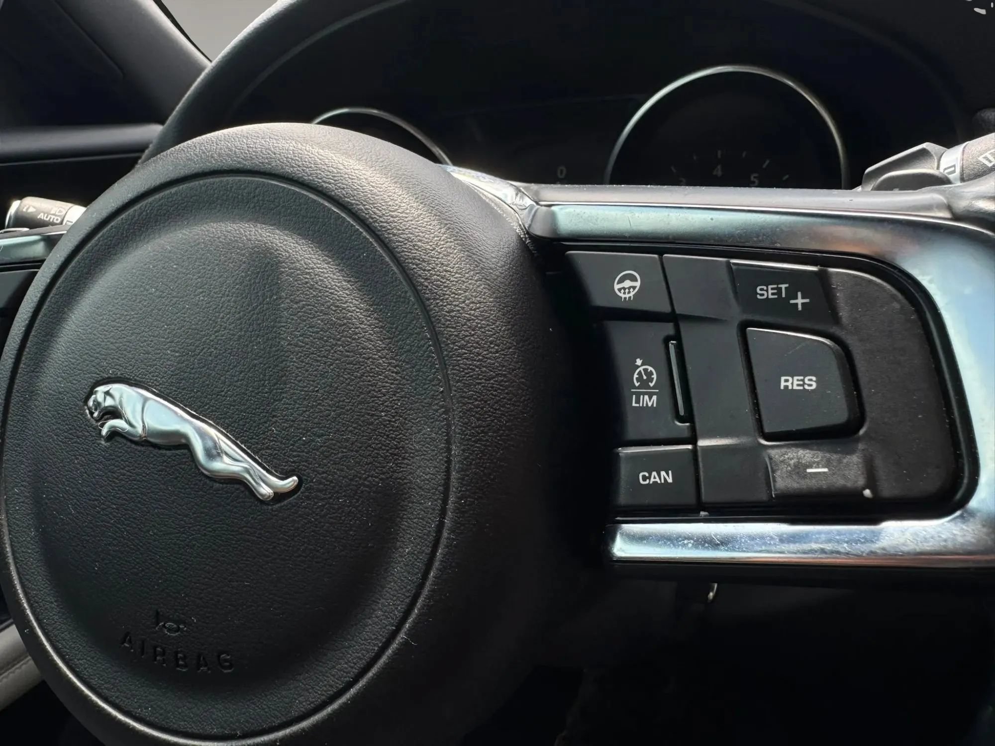Used 2016 Jaguar XF R-Sport RWD image 23