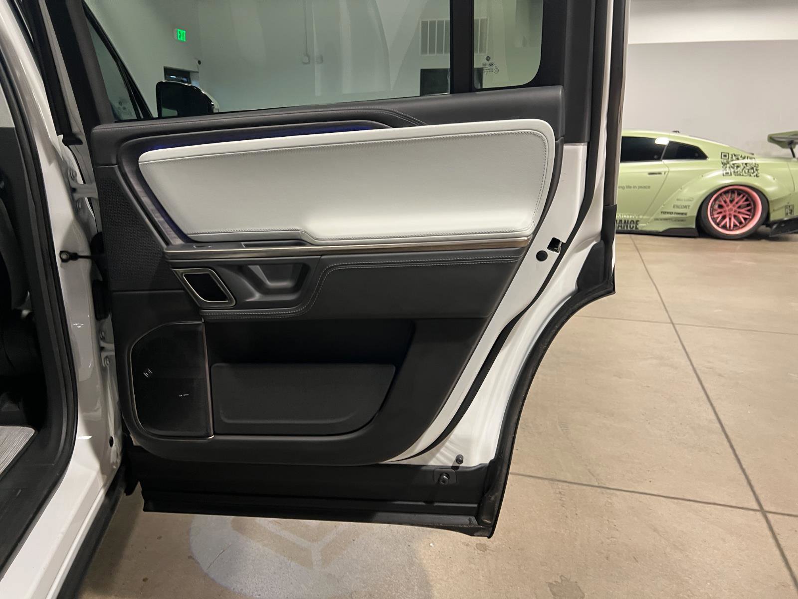 Used 2024 Rivian R1S Adventure AWD/4WD image 38