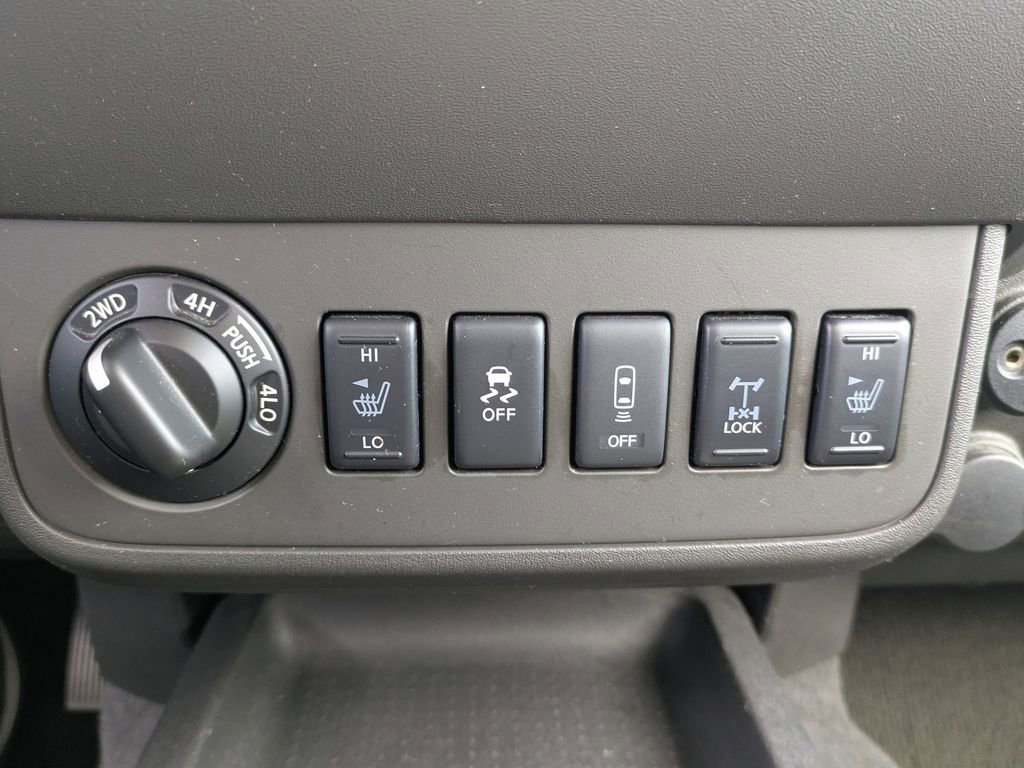 Used 2018 Nissan Frontier PRO-4X image 23