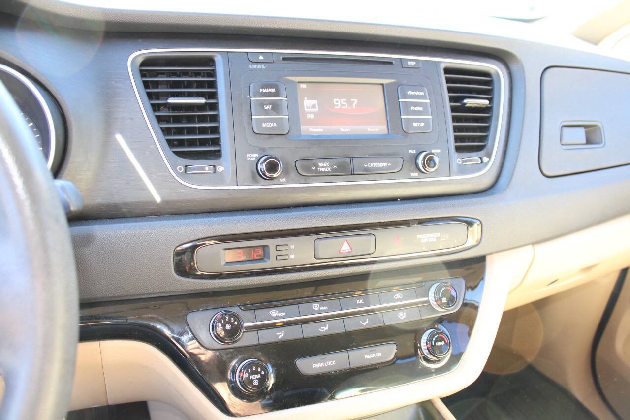 Used 2015 Kia Sedona LX w/ LX Convenience Package FWD image 15
